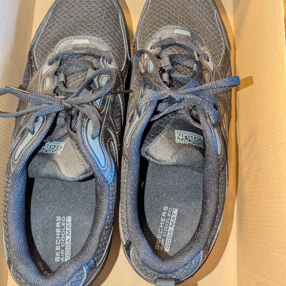 Skechers Black Athletic Shoes Like New/Wore Once